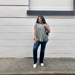 Meet your Posher, Cynthia